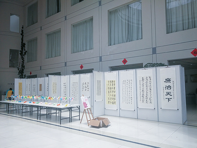 企業畫冊設計 企業樣本設計 產品介紹 折頁設計 展架 易拉寶設計 展板設計 舞臺背景搭建 活動布置 會務服務 展會展覽服務